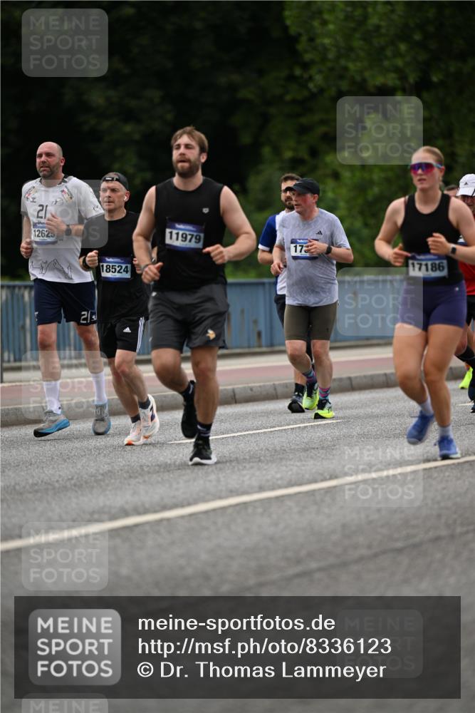 29.06.2025 - hella hamburg halbmarathon Dr. Thomas Lammeyer http://msf.ph/oto/8336123 29.06.2025 10:40:01 Kennedybrücke 1336, 2352, 2412, 2588, 2827, 3828, 4413, 4965, 5147, 6189, 6867, 7111, 7275, 8356, 8567, 8947, 9470, 9819, 10047, 10565, 10567, 10652, 11010, 11187, 11198, 11233, 11359 meine-sportfotos.de