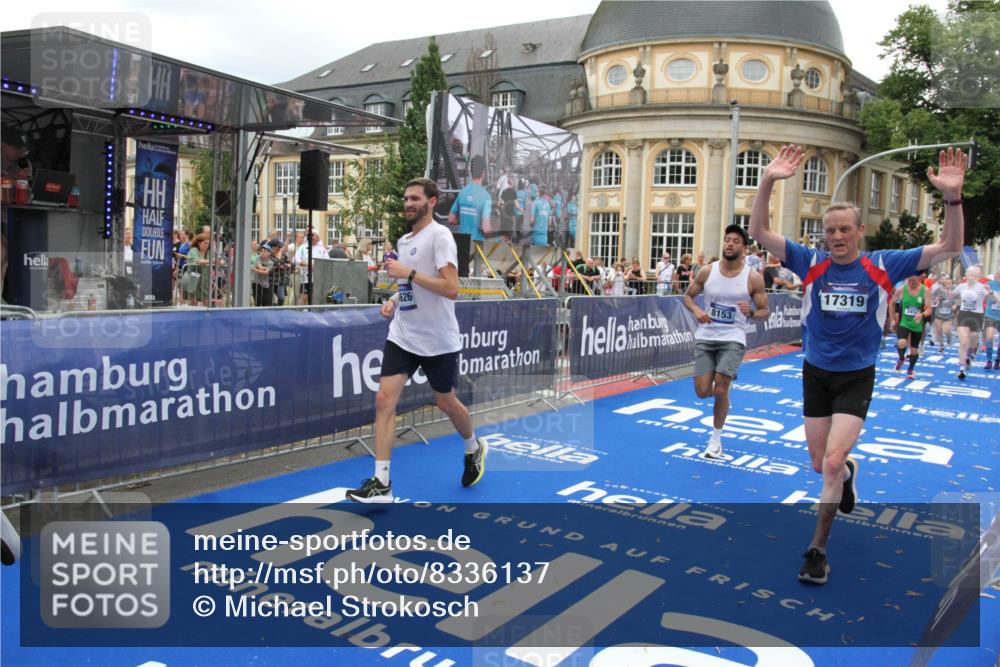 29.06.2025 - hella hamburg halbmarathon Michael Strokosch http://msf.ph/oto/8336137 29.06.2025 10:50:35 Ziel 1750, 3414, 4127, 5447, 6282, 7397, 8153, 8576, 11214, 11455, 12624, 13812, 14626, 15803, 16806, 17179, 17247, 17319, 18006 meine-sportfotos.de