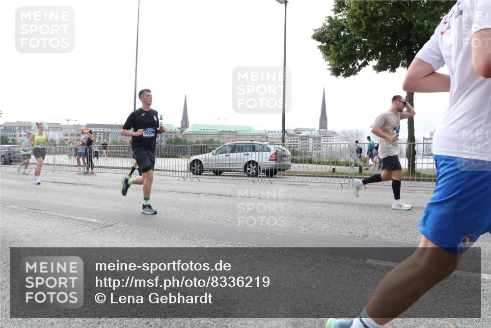 29.06.2025 - hella hamburg halbmarathon Lena Gebhardt http://msf.ph/oto/8336219 29.06.2025 10:38:05 Lombardsbrücke 16220, 1196, 1394, 1457, 1475, 1578, 1596, 1742, 1791, 1799, 1901, 1966, 1985, 2113, 2199, 2498, 2786, 2853, 3010, 3230, 3242, 3246, 3286, 3338, 3635, 3636, 3716, 3880, 4414, 4921, 5139, 5300, 5522, 5713, 5875, 6199, 6200, 6243, 6362, 6697, 6751, 6930, 7118, 7165, 7244, 7321, 7350, 7552, 7629, 7696, 7868, 7914, 8985, 9247, 9288, 9895, 10159, 10506, 10836, 11087, 11543, 12254, 12472, 12824, 17798 meine-sportfotos.de