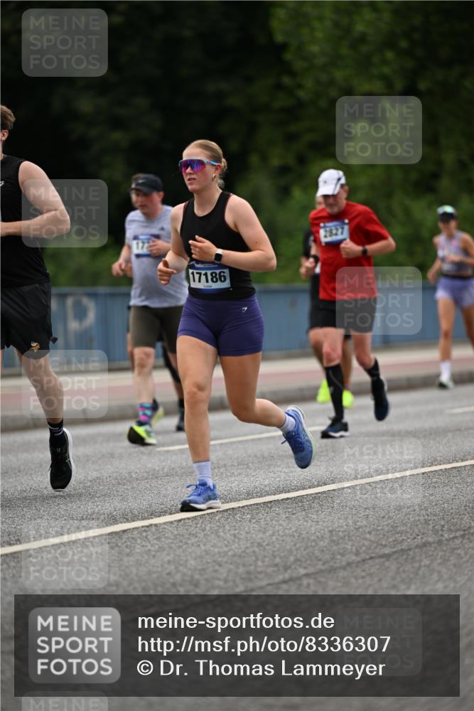 29.06.2025 - hella hamburg halbmarathon Dr. Thomas Lammeyer http://msf.ph/oto/8336307 29.06.2025 10:40:02 Kennedybrücke 1336, 1717, 2352, 2412, 2588, 2827, 3828, 4413, 4965, 5147, 5531, 6189, 6845, 6867, 7111, 7275, 8356, 8567, 8947, 9470, 9819, 10047, 10565, 10567, 11010, 11187, 11198, 11233, 11359 meine-sportfotos.de