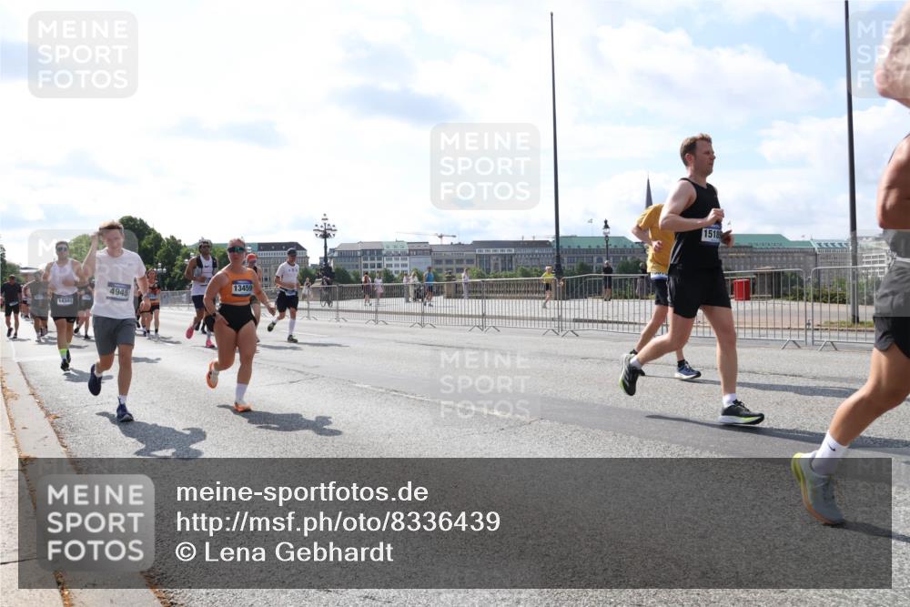 29.06.2025 - hella hamburg halbmarathon Lena Gebhardt http://msf.ph/oto/8336439 29.06.2025 10:00:34 Lombardsbrücke 4945, 14348, 13459, 1518, 1019, 1180, 1239, 1526, 1544, 1568, 1583, 1611, 1681, 2027, 2086, 2099, 2159, 2236, 2346, 2426, 2447, 2474, 2606, 2652, 2730, 2982, 3042, 3059, 3141, 3177, 3181, 3319, 3400, 3794, 3861, 3898, 3983, 4419, 4579, 4594, 4616, 4632, 4767, 4796, 4813, 4940, 4945, 5272, 5418, 5643, 5728, 6082, 6084, 6104, 6138, 6220, 6260, 6443, 6470, 6581, 6714, 6757, 8478, 8632, 8923, 9124, 9553, 9555, 9577, 10074, 10599 meine-sportfotos.de