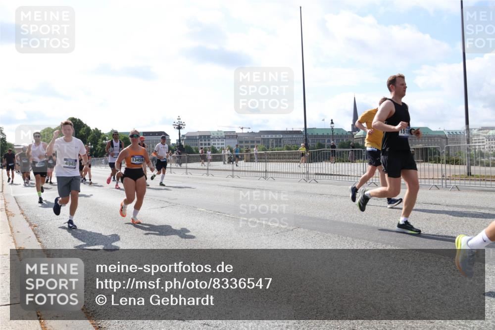 29.06.2025 - hella hamburg halbmarathon Lena Gebhardt http://msf.ph/oto/8336547 29.06.2025 10:00:35 Lombardsbrücke 14348, 4945, 13459, 1518, 1019, 1180, 1239, 1526, 1544, 1568, 1583, 1611, 1681, 2027, 2086, 2159, 2236, 2346, 2426, 2447, 2474, 2606, 2652, 2730, 2982, 3042, 3059, 3141, 3177, 3181, 3319, 3400, 3794, 3861, 3898, 3983, 4419, 4579, 4594, 4616, 4632, 4767, 4813, 4940, 4945, 5272, 5418, 5643, 5728, 6082, 6084, 6104, 6138, 6220, 6260, 6443, 6470, 6714, 6757, 8478, 8632, 8923, 9124, 9553, 9555, 9577, 10074, 10599 meine-sportfotos.de