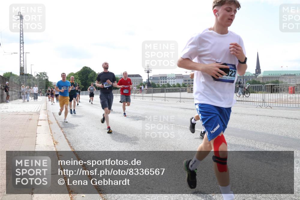 29.06.2025 - hella hamburg halbmarathon Lena Gebhardt http://msf.ph/oto/8336567 29.06.2025 10:13:20 Lombardsbrücke 3218, 952, 12492, 22, 1007, 1020, 1051, 1747, 1859, 2055, 2942, 2961, 3218, 3360, 3728, 3729, 4187, 4532, 4795, 4950, 5546, 6489, 6717, 6724, 7346, 7446, 7447, 7460, 7873, 8279, 8398, 8405, 8913, 9128, 9141, 9527, 9612, 10067, 10402, 11720, 12492, 13331, 13928, 14404, 15531, 15663, 15922, 16030, 16255, 16323, 16437, 17474, 17699, 17988, 18048, 18222, 18231, 18320, 18530, 18732 meine-sportfotos.de