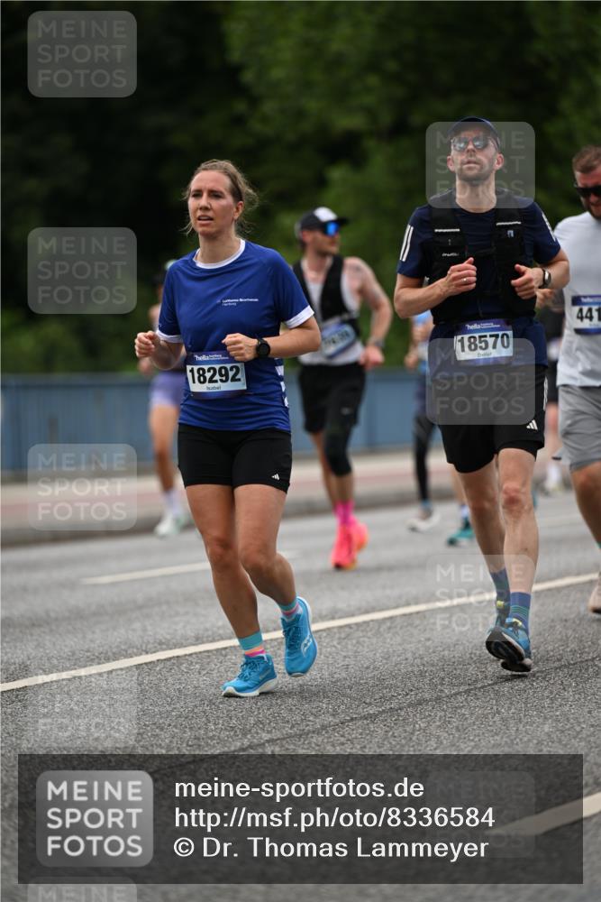 29.06.2025 - hella hamburg halbmarathon Dr. Thomas Lammeyer http://msf.ph/oto/8336584 29.06.2025 10:40:03 Kennedybrücke 1336, 1717, 2352, 2412, 2588, 2827, 3828, 4413, 4965, 5147, 5531, 6021, 6381, 6845, 6867, 7111, 7275, 8356, 8567, 8947, 9470, 9819, 10047, 10565, 10567, 11010, 11187, 11198, 11233, 11359 meine-sportfotos.de