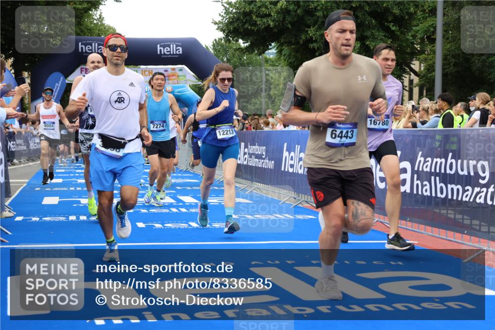 29.06.2025 - hella hamburg halbmarathon Strokosch-Dieckow http://msf.ph/oto/8336585 29.06.2025 10:54:12 Ziel 1410, 3103, 3177, 3208, 3209, 3861, 3898, 5638, 6082, 6084, 6294, 6443, 6581, 7274, 8223, 8390, 9791, 11430, 12213, 13033, 13397, 13794, 13803, 15169, 15524, 16527, 16574, 16750, 16780, 16871, 16879, 17087 meine-sportfotos.de