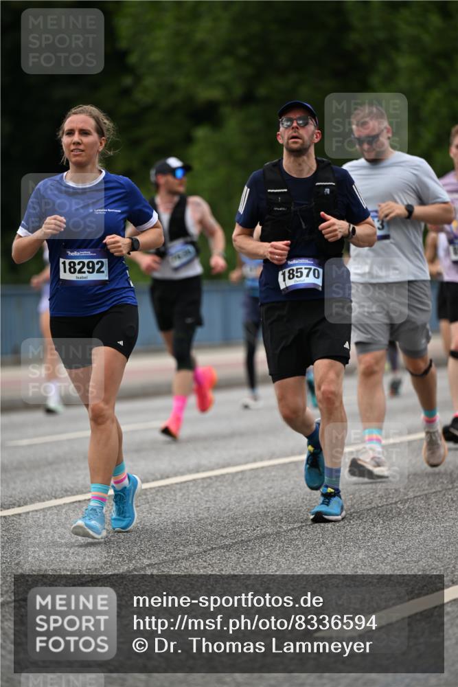 29.06.2025 - hella hamburg halbmarathon Dr. Thomas Lammeyer http://msf.ph/oto/8336594 29.06.2025 10:40:04 Kennedybrücke 1336, 1717, 2352, 2412, 2588, 2827, 3828, 4413, 4965, 5012, 5147, 5531, 6021, 6381, 6845, 6867, 7111, 7275, 8356, 8567, 8947, 9470, 9819, 10047, 10565, 10567, 11010, 11187, 11198, 11233 meine-sportfotos.de