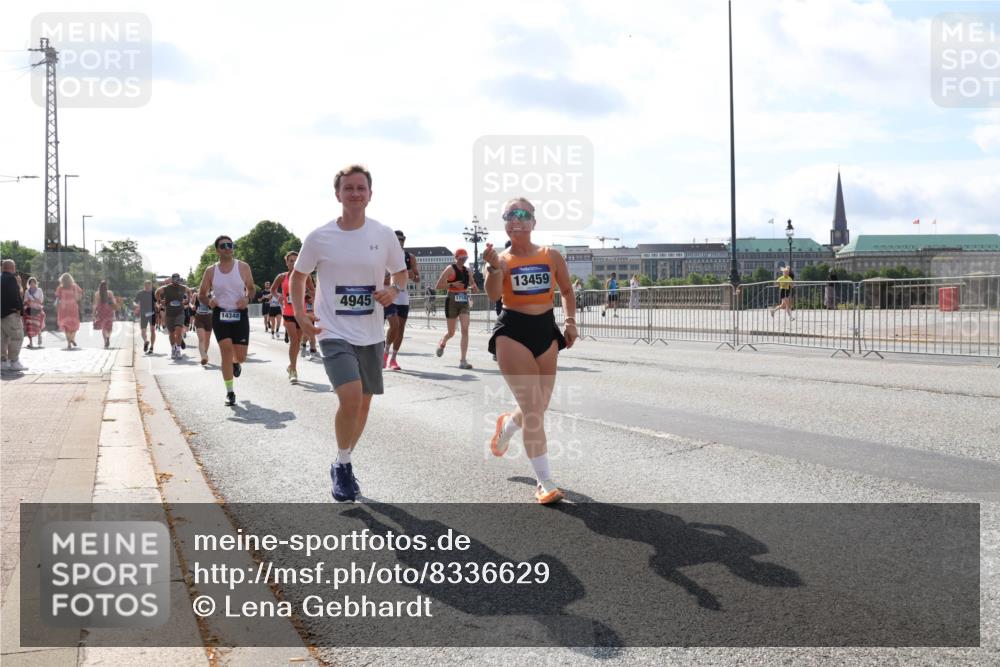 29.06.2025 - hella hamburg halbmarathon Lena Gebhardt http://msf.ph/oto/8336629 29.06.2025 10:00:35 Lombardsbrücke 13459, 4945, 1716, 14348, 1019, 1180, 1239, 1526, 1544, 1568, 1583, 1611, 1681, 2027, 2086, 2159, 2236, 2346, 2426, 2447, 2474, 2606, 2652, 2730, 2982, 3042, 3059, 3141, 3177, 3181, 3319, 3400, 3794, 3861, 3898, 3983, 4419, 4579, 4594, 4616, 4632, 4767, 4813, 4940, 4945, 5272, 5418, 5643, 5728, 6082, 6084, 6104, 6138, 6220, 6260, 6443, 6470, 6714, 6757, 8478, 8632, 8923, 9124, 9553, 9555, 9577, 10074, 10599 meine-sportfotos.de