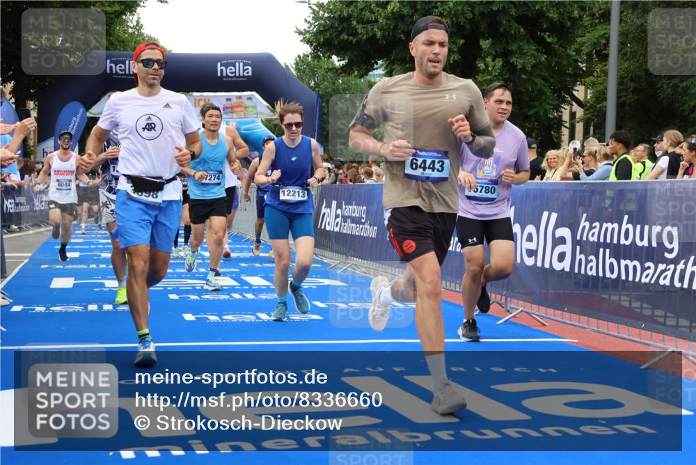 29.06.2025 - hella hamburg halbmarathon Strokosch-Dieckow http://msf.ph/oto/8336660 29.06.2025 10:54:12 Ziel 1410, 3103, 3177, 3208, 3209, 3861, 3898, 5638, 6082, 6084, 6294, 6443, 6581, 7274, 8223, 8390, 9791, 11430, 12213, 13033, 13397, 13794, 13803, 15169, 15524, 16527, 16574, 16750, 16780, 16871, 16879, 17087 meine-sportfotos.de