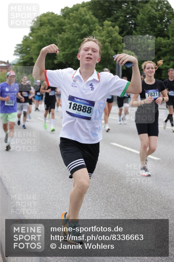 29.06.2025 - hella hamburg halbmarathon Jannik Wohlers http://msf.ph/oto/8336663 29.06.2025 10:40:55 Lombardsbrücke 1536, 1542, 1731, 2229, 2258, 2805, 3532, 3533, 3623, 4412, 4610, 5225, 5688, 5689, 5928, 5942, 6088, 6250, 6474, 6793, 6894, 7022, 7023, 7661, 7821, 8293, 8385, 8586, 8751, 8878, 8992, 9962, 10181, 10407, 10483, 10835, 11209, 11437, 11438, 11851, 12481, 13168, 13299, 13373, 13778, 13848, 14037, 14253, 14376, 15076, 15224, 15953, 16260, 16454, 16550, 16559, 16846, 16981, 17370, 18494, 18580, 18814, 18888 meine-sportfotos.de