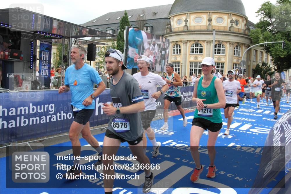 29.06.2025 - hella hamburg halbmarathon Michael Strokosch http://msf.ph/oto/8336666 29.06.2025 10:50:40 Ziel 1399, 1750, 4346, 6282, 6662, 6712, 7397, 7583, 7786, 8576, 9057, 11214, 13808, 13812, 13875, 15519, 15803, 16291, 16806, 17179, 17247, 18006, 18413, 18820 meine-sportfotos.de