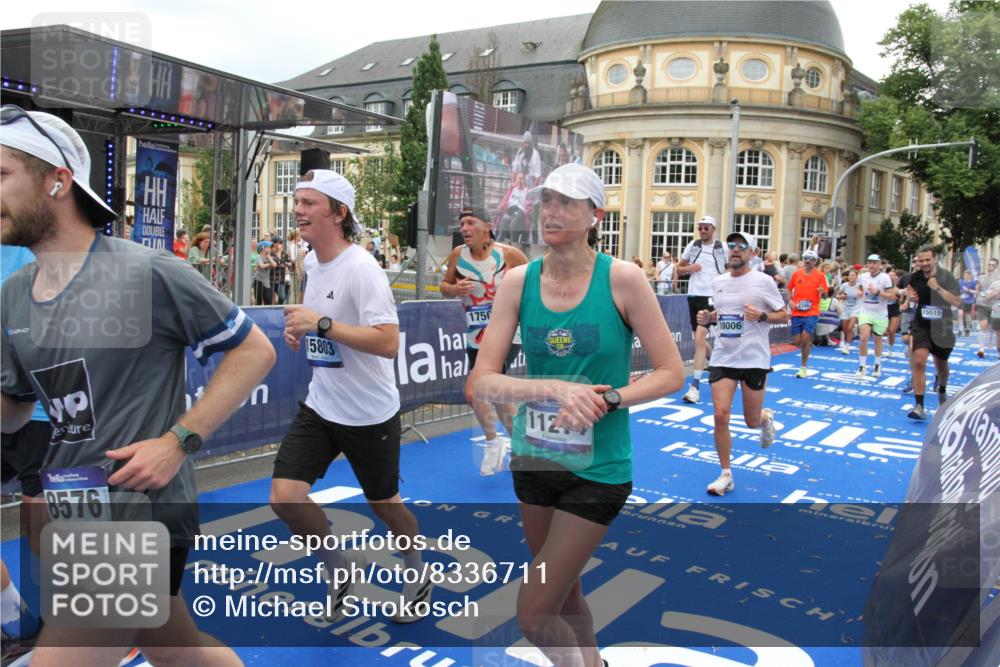 29.06.2025 - hella hamburg halbmarathon Michael Strokosch http://msf.ph/oto/8336711 29.06.2025 10:50:40 Ziel 1399, 1750, 4346, 6282, 6662, 6712, 7397, 7583, 7786, 8576, 9057, 11214, 13808, 13812, 13875, 15519, 15803, 16291, 16806, 17179, 17247, 18006, 18413, 18820 meine-sportfotos.de
