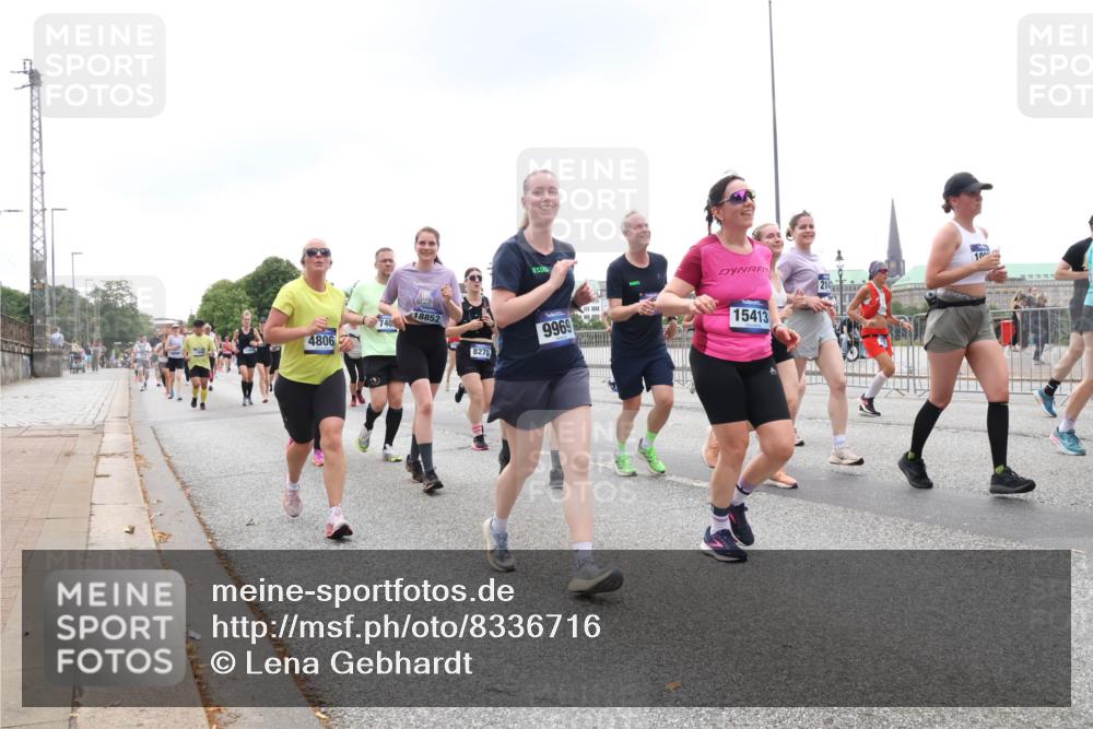 29.06.2025 - hella hamburg halbmarathon Lena Gebhardt http://msf.ph/oto/8336716 29.06.2025 10:47:39 Lombardsbrücke 4806, 740, 18852, 8270, 9969, 15413, 1045, 1246, 1392, 1434, 1463, 1523, 1618, 1639, 1704, 1926, 2148, 2197, 2407, 2491, 2545, 2704, 2790, 2882, 2994, 3049, 3339, 4037, 4184, 4325, 4423, 4806, 4856, 4895, 4974, 4975, 5621, 5622, 5886, 5895, 6255, 6256, 6879, 6995, 7403, 7427, 7430, 7431, 7630, 7631, 7970, 8077, 8105, 8131, 8270, 8310, 8550, 8774, 8915, 8953, 9018, 9687, 9696, 9697, 10658, 10991, 11351, 11458, 11730, 11738, 11802, 11909, 12431 meine-sportfotos.de