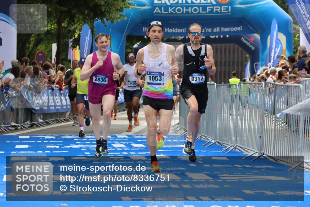 29.06.2025 - hella hamburg halbmarathon Strokosch-Dieckow http://msf.ph/oto/8336751 29.06.2025 10:33:34 Ziel 1053, 1396, 2836, 8312, 12595, 14975, 15326, 16755, 16931, 17191, 18731, 18854 meine-sportfotos.de