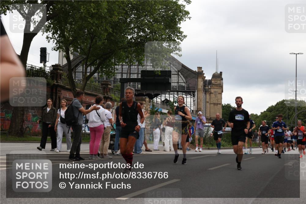 29.06.2025 - hella hamburg halbmarathon Yannick Fuchs http://msf.ph/oto/8336766 29.06.2025 10:51:57 20KM 1595, 1611, 2025, 2488, 2656, 2759, 2840, 2883, 2907, 3093, 3859, 4319, 4426, 4467, 4502, 4632, 4708, 4833, 5277, 5341, 5926, 6104, 6138, 6147, 6531, 6595, 7082, 7138, 7189, 8322, 8585, 9316, 9485, 10599, 10788, 11645, 12585, 13465, 13816, 13880, 14266, 14571, 15217, 15229, 15434, 16517, 16531, 17405, 17415, 17543, 17827, 18068, 18180, 18492, 18501, 18587, 18762, 18891 meine-sportfotos.de