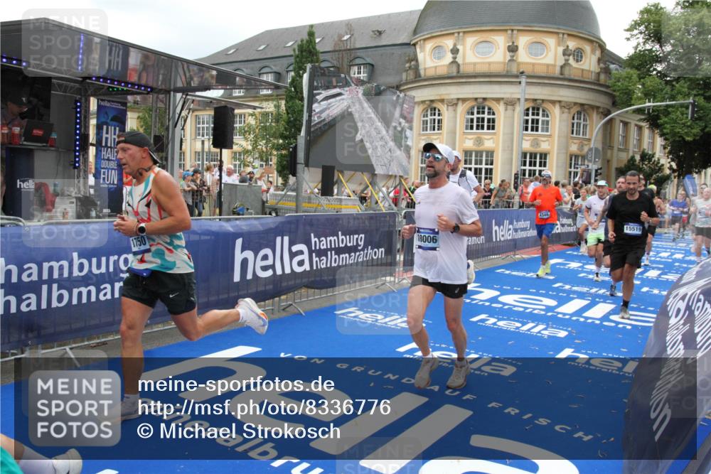29.06.2025 - hella hamburg halbmarathon Michael Strokosch http://msf.ph/oto/8336776 29.06.2025 10:50:41 Ziel 1399, 1750, 4346, 6282, 6662, 6712, 7134, 7397, 7583, 7786, 7952, 8576, 9057, 11214, 11356, 13701, 13808, 13812, 13875, 15519, 15803, 16291, 16806, 17179, 17247, 18006, 18413, 18820 meine-sportfotos.de