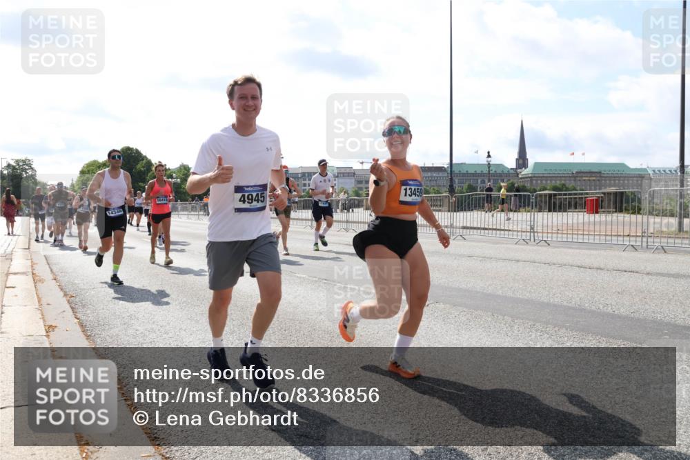 29.06.2025 - hella hamburg halbmarathon Lena Gebhardt http://msf.ph/oto/8336856 29.06.2025 10:00:36 Lombardsbrücke 18327, 16418, 14348, 4945, 13459, 1019, 1180, 1239, 1526, 1544, 1568, 1583, 1611, 1681, 2027, 2086, 2159, 2236, 2346, 2426, 2474, 2606, 2652, 2730, 2982, 3042, 3059, 3141, 3177, 3181, 3319, 3400, 3794, 3861, 3898, 3983, 4419, 4579, 4594, 4616, 4767, 4813, 4940, 4945, 5033, 5272, 5418, 5643, 5728, 6082, 6084, 6104, 6138, 6220, 6260, 6443, 6470, 6714, 6757, 8478, 8632, 8923, 9124, 9553, 9555, 9577, 10074, 10599 meine-sportfotos.de