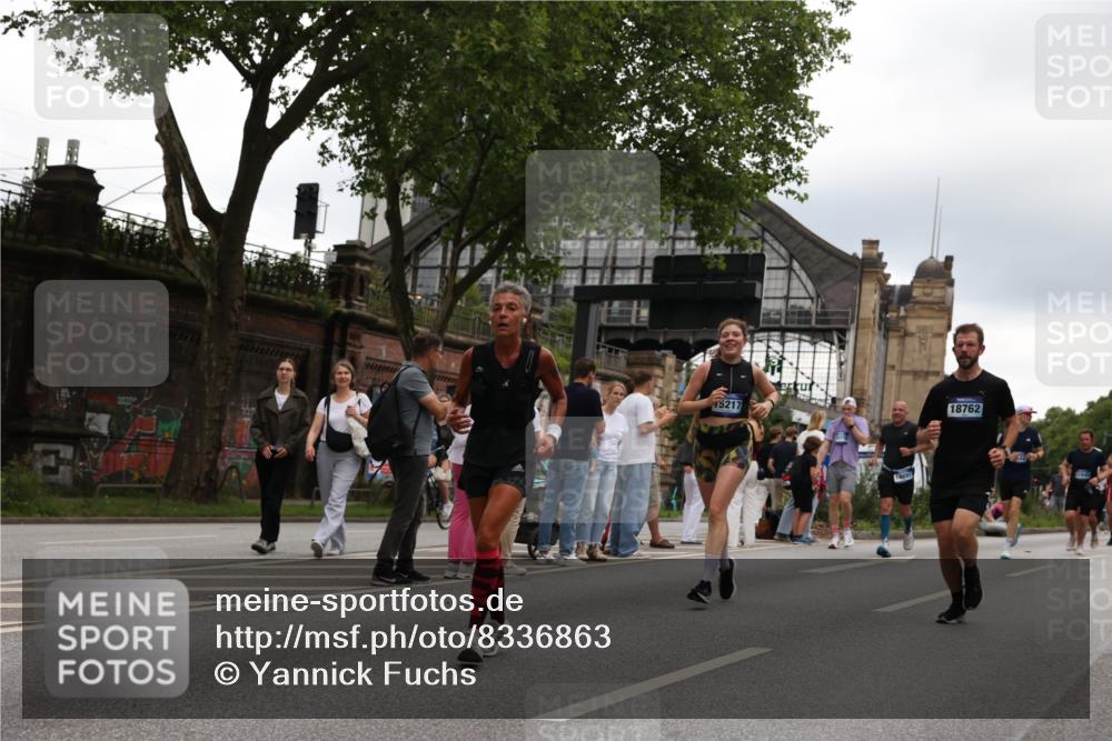 29.06.2025 - hella hamburg halbmarathon Yannick Fuchs http://msf.ph/oto/8336863 29.06.2025 10:51:57 20KM 1595, 1611, 2025, 2488, 2656, 2759, 2840, 2883, 2907, 3093, 3859, 4319, 4426, 4467, 4502, 4632, 4708, 4833, 5277, 5341, 5926, 6104, 6138, 6147, 6531, 6595, 7082, 7138, 7189, 8322, 8585, 9316, 9485, 10599, 10788, 11645, 12585, 13465, 13816, 13880, 14266, 14571, 15217, 15229, 15434, 16517, 16531, 17405, 17415, 17543, 17827, 18068, 18180, 18492, 18501, 18587, 18762, 18891 meine-sportfotos.de