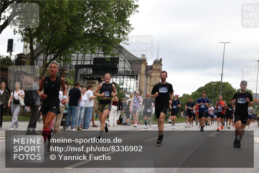 29.06.2025 - hella hamburg halbmarathon Yannick Fuchs http://msf.ph/oto/8336902 29.06.2025 10:51:58 20KM 1595, 1611, 2025, 2488, 2656, 2759, 2840, 2883, 2907, 3093, 3859, 4319, 4426, 4467, 4502, 4632, 4708, 4833, 5277, 5341, 5926, 6104, 6138, 6147, 6531, 6595, 7082, 7138, 7189, 8322, 8585, 9316, 9485, 10599, 10788, 11645, 12585, 13465, 13816, 13880, 14266, 14571, 15217, 15434, 16517, 16531, 17405, 17415, 17543, 17827, 18068, 18180, 18492, 18501, 18587, 18762, 18891 meine-sportfotos.de