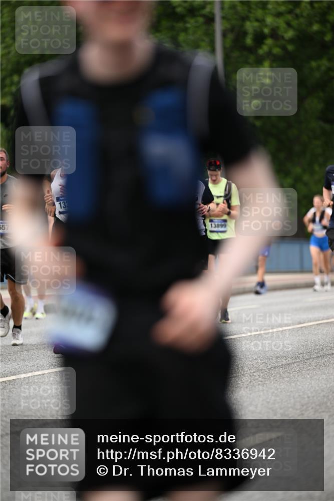 29.06.2025 - hella hamburg halbmarathon Dr. Thomas Lammeyer http://msf.ph/oto/8336942 29.06.2025 10:40:06 Kennedybrücke 1036, 1336, 1717, 2352, 2412, 2588, 2827, 3741, 3828, 4413, 5012, 5531, 6021, 6381, 6845, 6867, 7111, 7275, 7927, 8356, 8567, 8947, 9470, 9819, 10047, 10119, 10565, 10567, 11010, 11187, 11198, 11233 meine-sportfotos.de