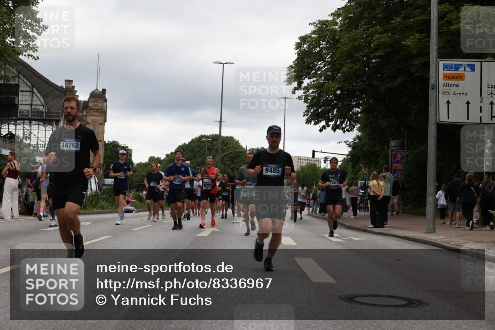 29.06.2025 - hella hamburg halbmarathon Yannick Fuchs http://msf.ph/oto/8336967 29.06.2025 10:51:58 20KM 1595, 1611, 2025, 2488, 2656, 2759, 2840, 2883, 2907, 3093, 3859, 4319, 4426, 4467, 4502, 4632, 4708, 4833, 5277, 5341, 5926, 6104, 6138, 6147, 6531, 6595, 7082, 7138, 7189, 8322, 8585, 9316, 9485, 10599, 10788, 11645, 12585, 13465, 13816, 13880, 14266, 14571, 15217, 15434, 16517, 16531, 17405, 17415, 17543, 17827, 18068, 18180, 18492, 18501, 18587, 18762, 18891 meine-sportfotos.de