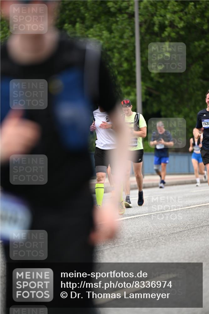 29.06.2025 - hella hamburg halbmarathon Dr. Thomas Lammeyer http://msf.ph/oto/8336974 29.06.2025 10:40:07 Kennedybrücke 1036, 1336, 1717, 2352, 2412, 2588, 2827, 3741, 4413, 5012, 5531, 6021, 6381, 6845, 6867, 6896, 7111, 7275, 7927, 8356, 8567, 8947, 9470, 9819, 10047, 10119, 10567, 11010, 11187, 11198, 11233 meine-sportfotos.de