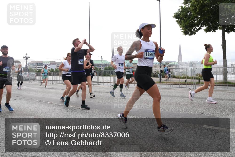 29.06.2025 - hella hamburg halbmarathon Lena Gebhardt http://msf.ph/oto/8337006 29.06.2025 10:38:08 Lombardsbrücke 735, 15329, 8199, 1115, 18937, 1196, 1394, 1457, 1475, 1578, 1596, 1742, 1791, 1799, 1901, 1966, 1985, 2113, 2498, 2786, 2853, 3010, 3094, 3095, 3230, 3242, 3246, 3286, 3338, 3635, 3636, 3716, 3777, 3880, 4159, 4414, 4883, 4921, 5139, 5300, 5522, 5713, 5735, 5875, 6199, 6200, 6243, 6362, 6697, 6751, 6930, 7118, 7165, 7244, 7321, 7350, 7552, 7629, 7696, 7868, 7914, 8985, 9247, 9288, 9895, 10159, 10836, 11087, 11543, 12254, 17798 meine-sportfotos.de