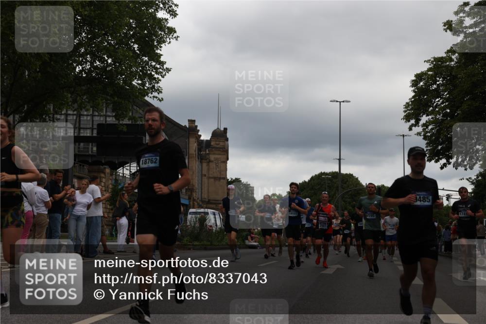 29.06.2025 - hella hamburg halbmarathon Yannick Fuchs http://msf.ph/oto/8337043 29.06.2025 10:51:59 20KM 1595, 1611, 2025, 2488, 2656, 2759, 2840, 2883, 2907, 3093, 3859, 4319, 4426, 4467, 4502, 4632, 4708, 4833, 5277, 5341, 5926, 6104, 6138, 6147, 6531, 6595, 7082, 7138, 7189, 8322, 8585, 9316, 9485, 10599, 10788, 11645, 12585, 13465, 13816, 13880, 14266, 14571, 15217, 15434, 15527, 16517, 16531, 17405, 17415, 17543, 17827, 18068, 18180, 18492, 18501, 18587, 18762, 18891 meine-sportfotos.de