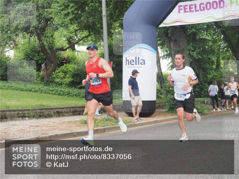 29.06.2025 - hella hamburg halbmarathon KatJ http://msf.ph/oto/8337056 29.06.2025 10:18:21 Zwischen KM18-KM19  meine-sportfotos.de