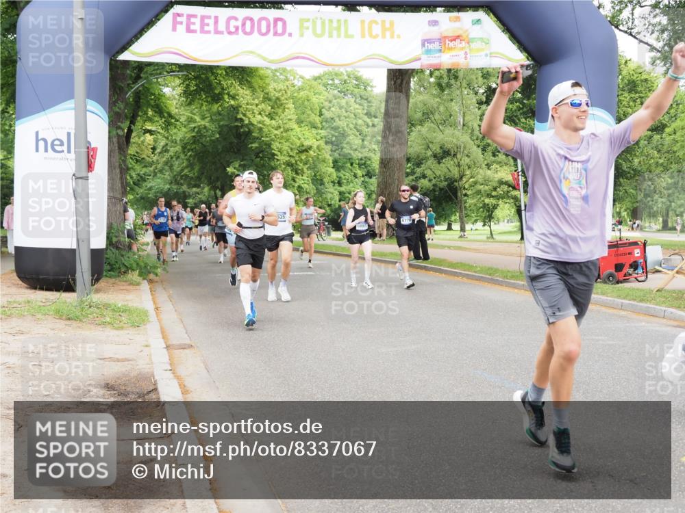 29.06.2025 - hella hamburg halbmarathon MichiJ http://msf.ph/oto/8337067 29.06.2025 10:39:20 Zwischen KM18-KM19 1098, 6776, 7409, 8139, 9876, 12580, 14865, 15426, 17682, 18801 meine-sportfotos.de