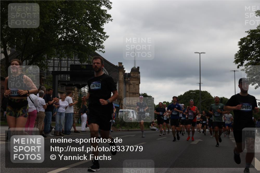 29.06.2025 - hella hamburg halbmarathon Yannick Fuchs http://msf.ph/oto/8337079 29.06.2025 10:51:59 20KM 1595, 1611, 2025, 2488, 2656, 2759, 2840, 2883, 2907, 3093, 3859, 4319, 4426, 4467, 4502, 4632, 4708, 4833, 5277, 5341, 5926, 6104, 6138, 6147, 6531, 6595, 7082, 7138, 7189, 8322, 8585, 9316, 9485, 10599, 10788, 11645, 12585, 13465, 13816, 13880, 14266, 14571, 15217, 15434, 15527, 16517, 16531, 17405, 17415, 17543, 17827, 18068, 18180, 18492, 18501, 18587, 18762, 18891 meine-sportfotos.de