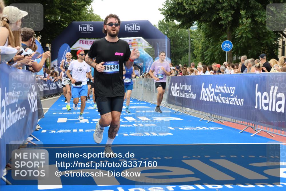 29.06.2025 - hella hamburg halbmarathon Strokosch-Dieckow http://msf.ph/oto/8337160 29.06.2025 10:54:10 Ziel 1410, 3103, 3177, 3208, 3209, 3861, 3898, 5638, 6082, 6084, 6294, 6443, 6581, 7274, 8223, 8390, 9791, 11430, 11499, 12213, 12379, 13033, 13397, 13794, 13803, 15169, 15524, 16527, 16780, 16871, 17087 meine-sportfotos.de