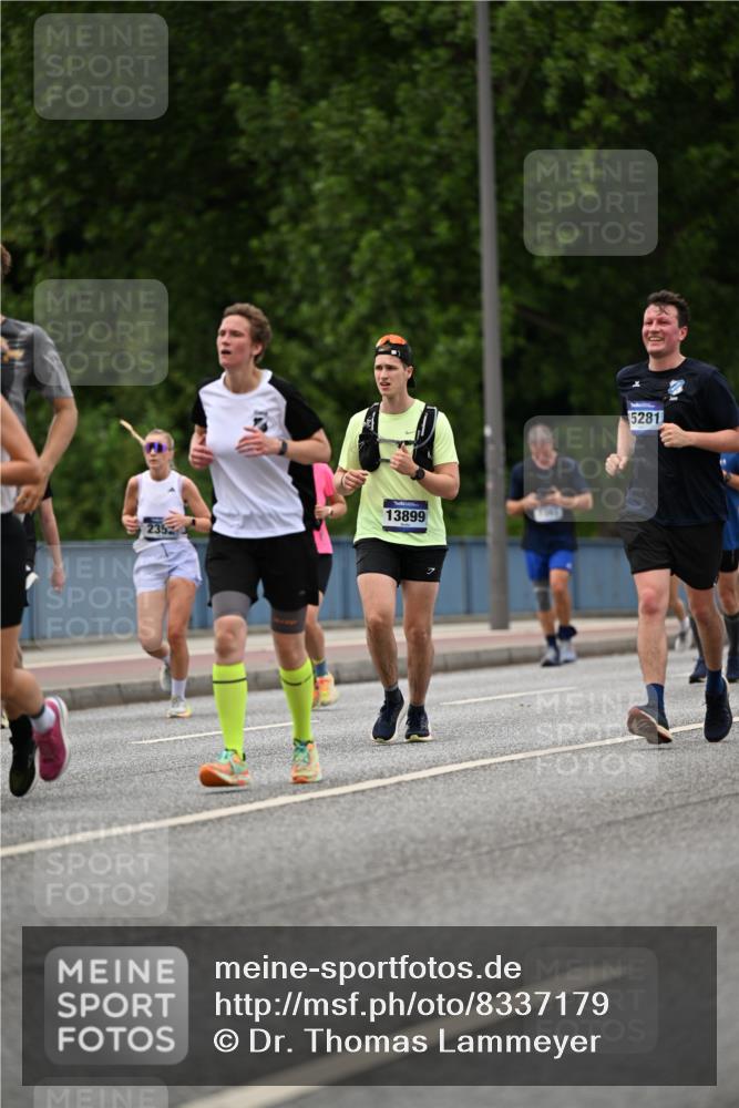 29.06.2025 - hella hamburg halbmarathon Dr. Thomas Lammeyer http://msf.ph/oto/8337179 29.06.2025 10:40:07 Kennedybrücke 1036, 1336, 1717, 2352, 2412, 2588, 2827, 3741, 4413, 5012, 5531, 6021, 6381, 6845, 6867, 6896, 7111, 7275, 7927, 8356, 8567, 8947, 9470, 9819, 10047, 10119, 10567, 11010, 11187, 11198, 11233 meine-sportfotos.de