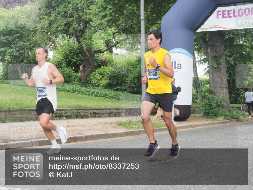 29.06.2025 - hella hamburg halbmarathon KatJ http://msf.ph/oto/8337253 29.06.2025 10:18:25 Zwischen KM18-KM19 3968, 6090 meine-sportfotos.de