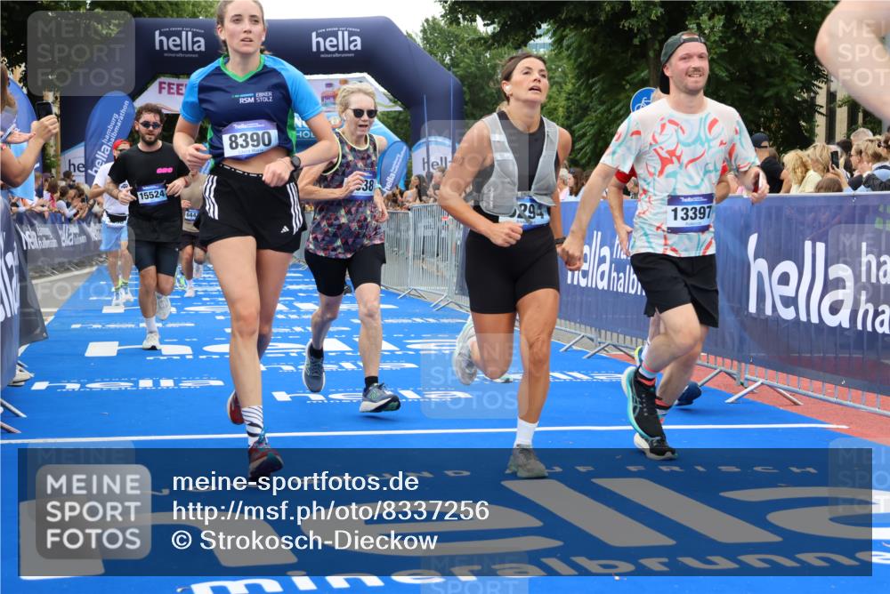 29.06.2025 - hella hamburg halbmarathon Strokosch-Dieckow http://msf.ph/oto/8337256 29.06.2025 10:54:08 Ziel 1410, 3103, 3177, 3208, 3209, 3861, 3898, 5638, 6082, 6084, 6294, 6443, 6581, 7274, 8390, 9032, 9791, 11499, 12213, 12379, 13033, 13397, 13794, 15169, 15524, 16527, 16780, 16871, 17348 meine-sportfotos.de