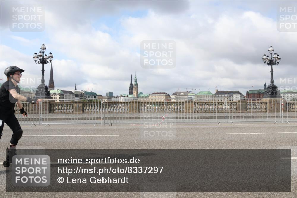 29.06.2025 - hella hamburg halbmarathon Lena Gebhardt http://msf.ph/oto/8337297 29.06.2025 09:09:04 Lombardsbrücke  meine-sportfotos.de
