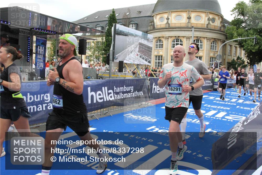 29.06.2025 - hella hamburg halbmarathon Michael Strokosch http://msf.ph/oto/8337298 29.06.2025 10:50:45 Ziel 1399, 2234, 2788, 4346, 6662, 6712, 7134, 7583, 7786, 7952, 8657, 9057, 11356, 13701, 13808, 13875, 15426, 15519, 15720, 16291, 17129, 17908, 18229, 18370, 18413, 18820 meine-sportfotos.de