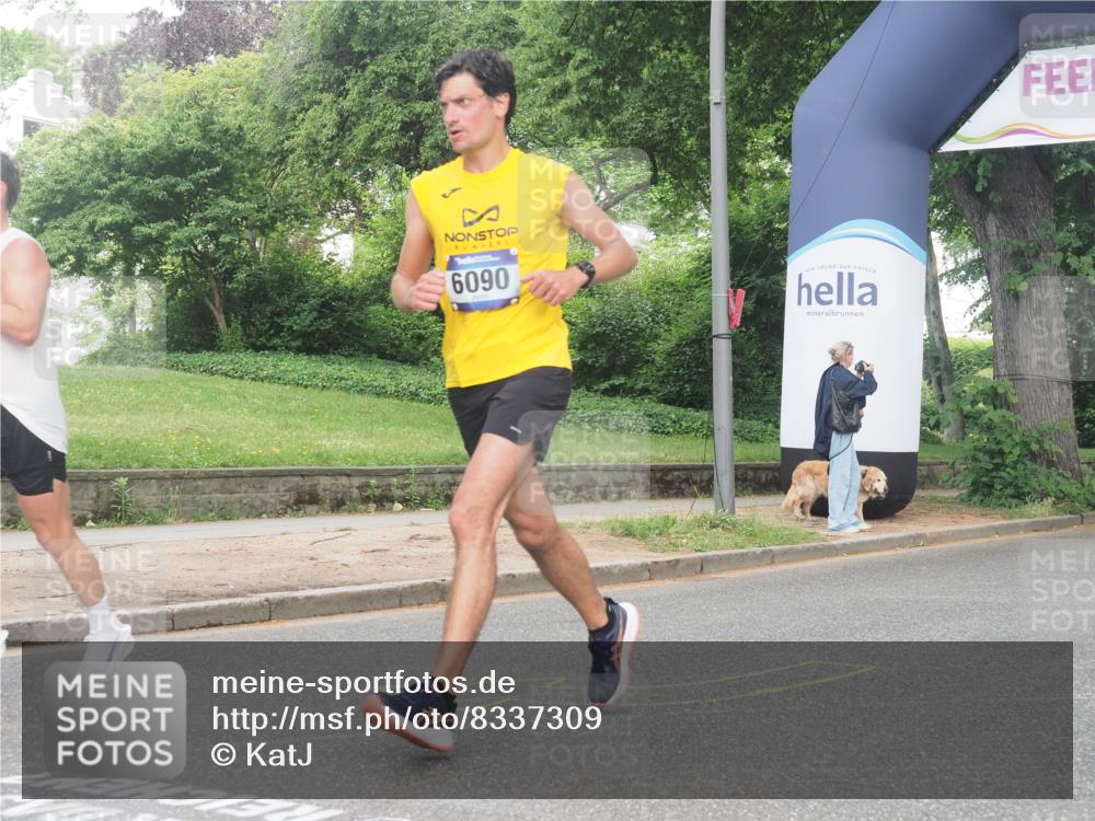 29.06.2025 - hella hamburg halbmarathon KatJ http://msf.ph/oto/8337309 29.06.2025 10:18:25 Zwischen KM18-KM19 3968, 6090 meine-sportfotos.de