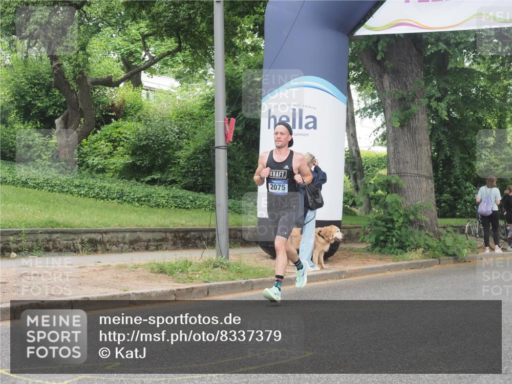 29.06.2025 - hella hamburg halbmarathon KatJ http://msf.ph/oto/8337379 29.06.2025 10:18:27 Zwischen KM18-KM19 3968, 6090 meine-sportfotos.de