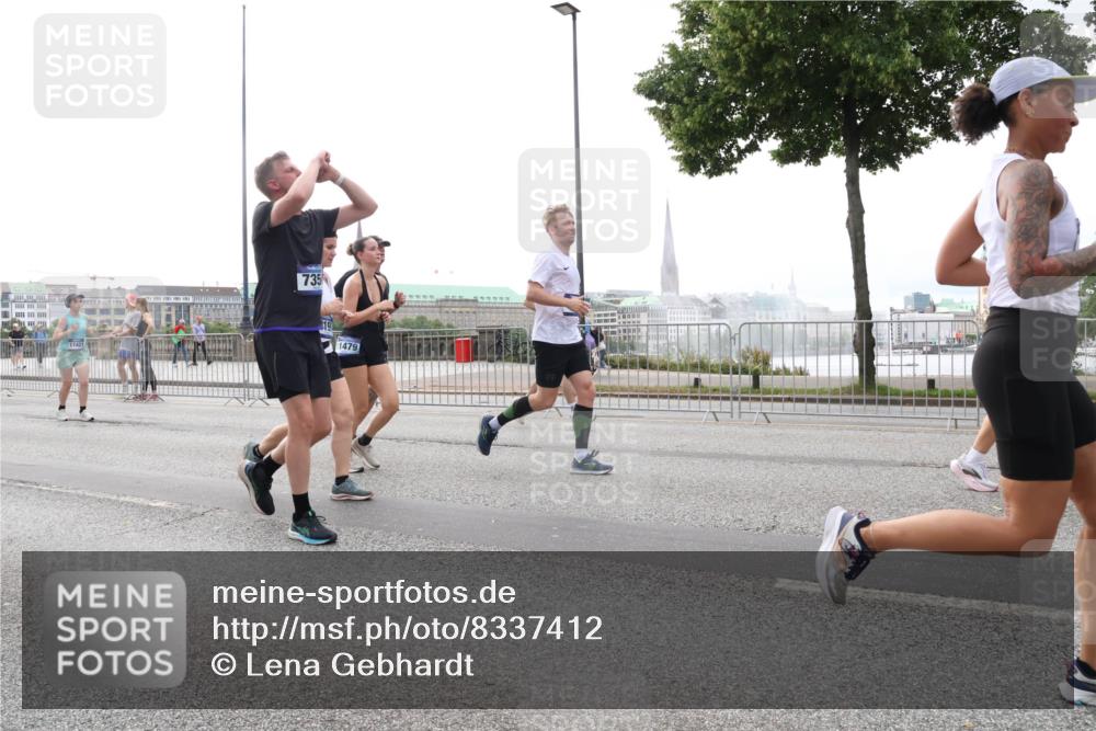 29.06.2025 - hella hamburg halbmarathon Lena Gebhardt http://msf.ph/oto/8337412 29.06.2025 10:38:09 Lombardsbrücke 735, 1479, 1196, 1394, 1457, 1475, 1578, 1596, 1742, 1791, 1799, 1901, 1966, 1985, 2113, 2151, 2498, 2786, 2853, 3010, 3094, 3095, 3230, 3242, 3246, 3286, 3338, 3635, 3636, 3716, 3777, 3841, 3880, 4159, 4414, 4883, 4921, 5139, 5300, 5522, 5713, 5735, 6199, 6200, 6243, 6362, 6697, 6751, 6930, 7118, 7165, 7244, 7321, 7350, 7552, 7629, 7696, 7868, 7914, 8985, 9247, 9288, 9895, 10159, 10836, 11087, 11543, 12254 meine-sportfotos.de