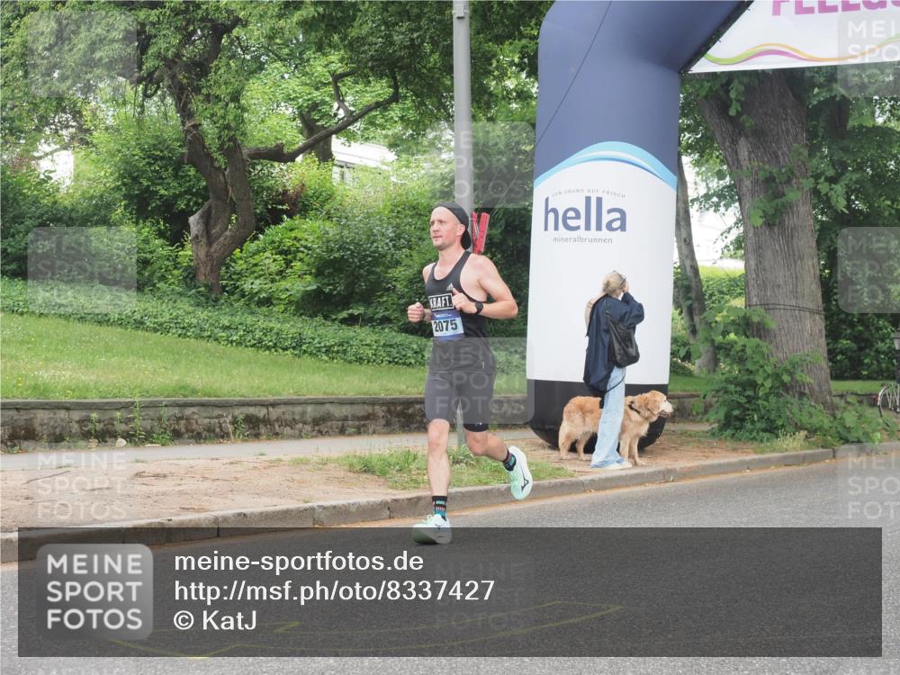 29.06.2025 - hella hamburg halbmarathon KatJ http://msf.ph/oto/8337427 29.06.2025 10:18:28 Zwischen KM18-KM19 2075, 3968, 6090 meine-sportfotos.de
