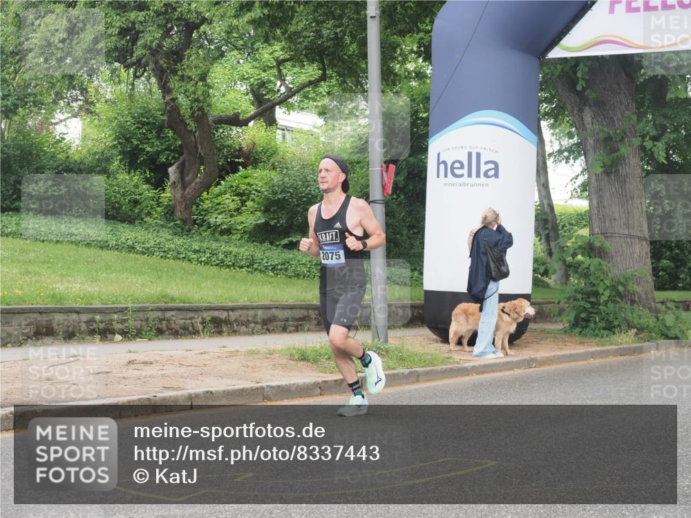 29.06.2025 - hella hamburg halbmarathon KatJ http://msf.ph/oto/8337443 29.06.2025 10:18:28 Zwischen KM18-KM19 2075, 3968, 6090 meine-sportfotos.de