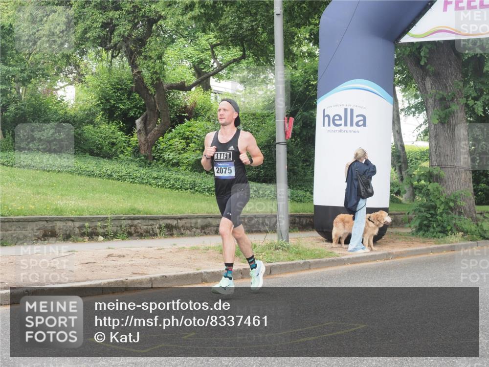 29.06.2025 - hella hamburg halbmarathon KatJ http://msf.ph/oto/8337461 29.06.2025 10:18:28 Zwischen KM18-KM19 2075, 3968, 6090 meine-sportfotos.de