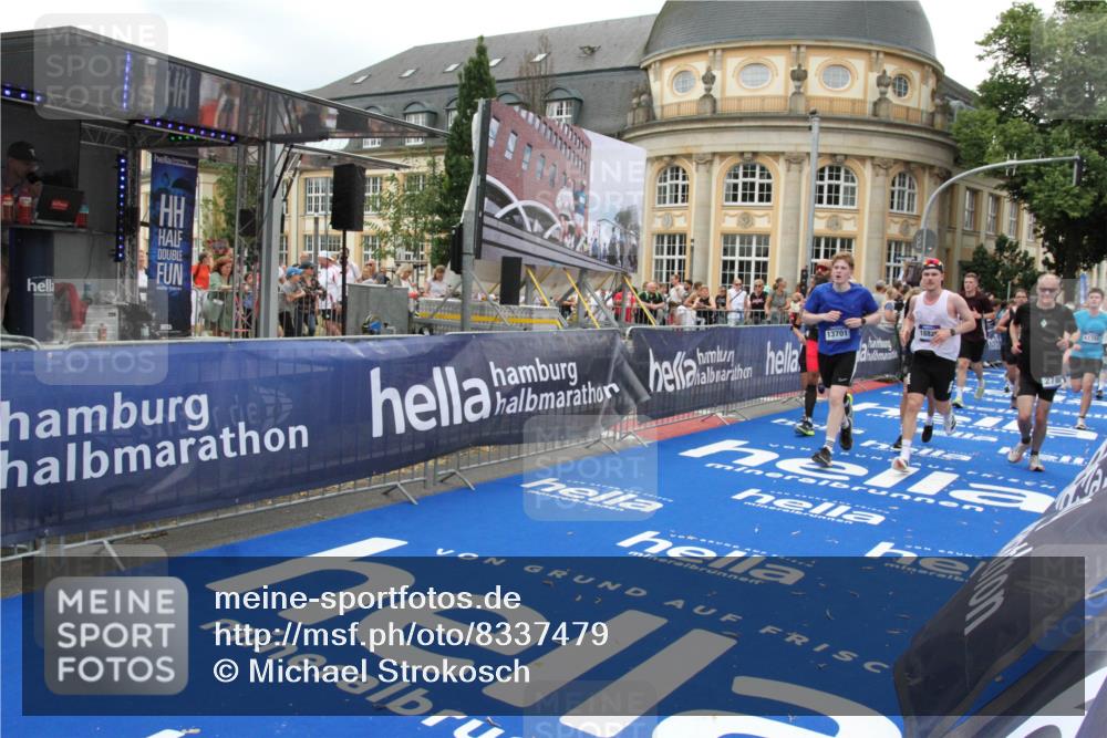 29.06.2025 - hella hamburg halbmarathon Michael Strokosch http://msf.ph/oto/8337479 29.06.2025 10:50:46 Ziel 2234, 2788, 5115, 6662, 6712, 7134, 7583, 7952, 8657, 11356, 13701, 13808, 13875, 15426, 15720, 16291, 17129, 17908, 18229, 18370, 18413, 18820 meine-sportfotos.de