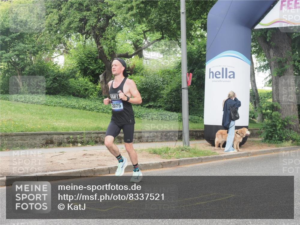 29.06.2025 - hella hamburg halbmarathon KatJ http://msf.ph/oto/8337521 29.06.2025 10:18:28 Zwischen KM18-KM19 2075, 3968, 6090 meine-sportfotos.de