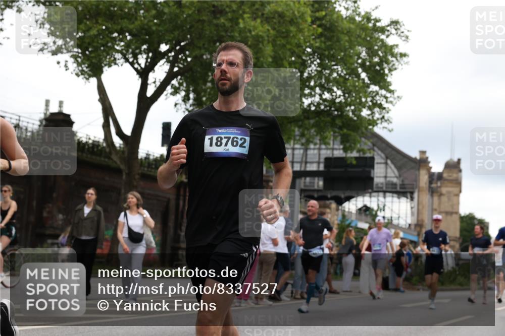 29.06.2025 - hella hamburg halbmarathon Yannick Fuchs http://msf.ph/oto/8337527 29.06.2025 10:52:00 20KM 1595, 1611, 2025, 2488, 2656, 2759, 2840, 2883, 2907, 3093, 3251, 3859, 4319, 4426, 4467, 4502, 4632, 4708, 4833, 5277, 5341, 5926, 6104, 6138, 6147, 6531, 6595, 7082, 7138, 7189, 8322, 8585, 9316, 9485, 10599, 10788, 11645, 12378, 12585, 12879, 13465, 13816, 13880, 14266, 14571, 15217, 15434, 15527, 16531, 17405, 17415, 17827, 18068, 18180, 18492, 18501, 18587, 18762, 18891 meine-sportfotos.de