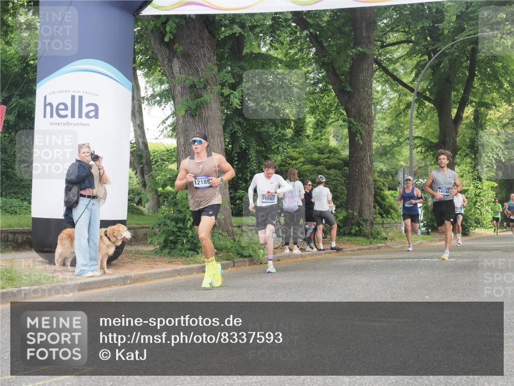 29.06.2025 - hella hamburg halbmarathon KatJ http://msf.ph/oto/8337593 29.06.2025 10:18:30 Zwischen KM18-KM19 2075, 3968, 6090 meine-sportfotos.de