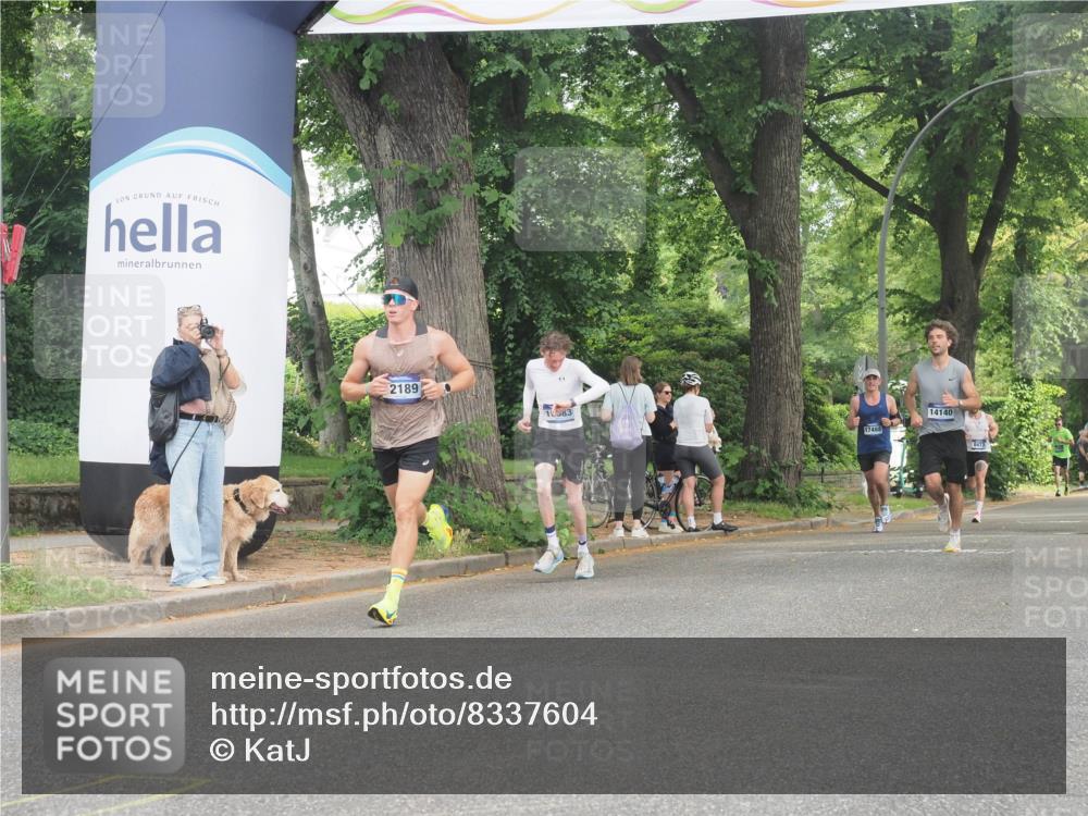 29.06.2025 - hella hamburg halbmarathon KatJ http://msf.ph/oto/8337604 29.06.2025 10:18:30 Zwischen KM18-KM19 2075, 3968, 6090 meine-sportfotos.de