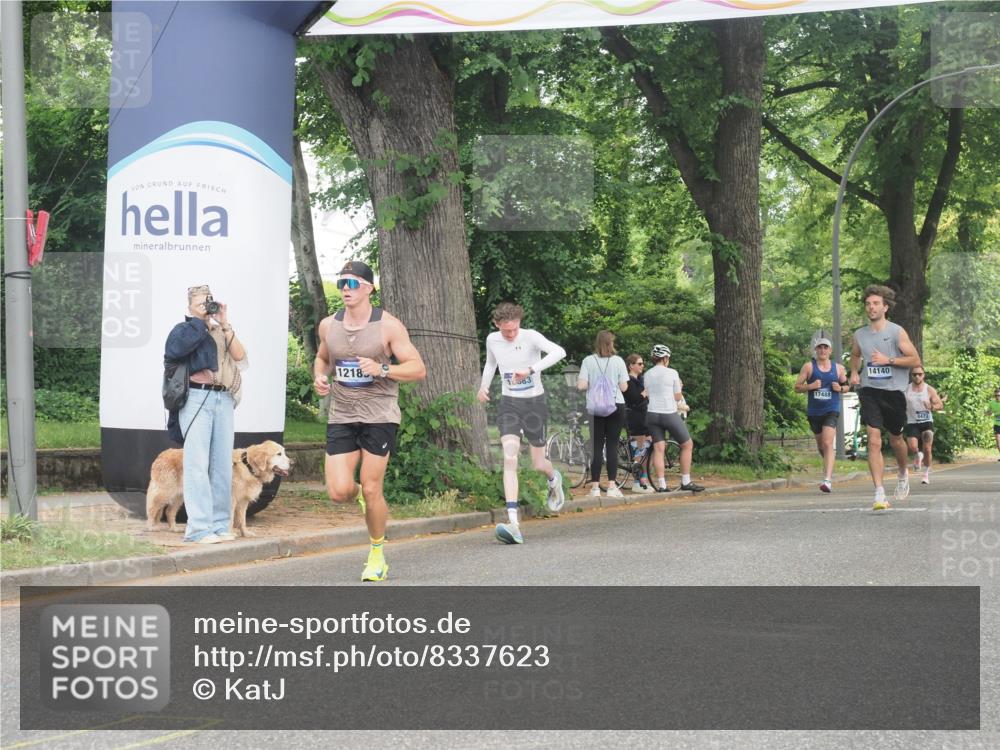 29.06.2025 - hella hamburg halbmarathon KatJ http://msf.ph/oto/8337623 29.06.2025 10:18:30 Zwischen KM18-KM19 2075, 3968, 6090 meine-sportfotos.de
