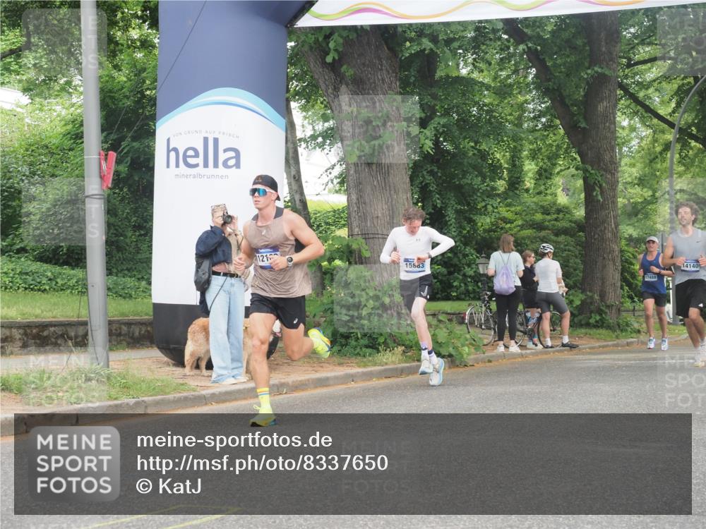 29.06.2025 - hella hamburg halbmarathon KatJ http://msf.ph/oto/8337650 29.06.2025 10:18:31 Zwischen KM18-KM19 2075, 3968, 6090 meine-sportfotos.de