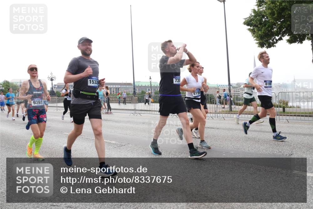 29.06.2025 - hella hamburg halbmarathon Lena Gebhardt http://msf.ph/oto/8337675 29.06.2025 10:38:09 Lombardsbrücke 9391, 15329, 735, 8198, 8199, 1196, 1394, 1457, 1475, 1578, 1596, 1742, 1791, 1799, 1901, 1966, 1985, 2113, 2151, 2498, 2786, 2853, 3010, 3094, 3095, 3230, 3242, 3246, 3286, 3338, 3635, 3636, 3716, 3777, 3841, 3880, 4159, 4414, 4883, 4921, 5139, 5300, 5522, 5713, 5735, 6199, 6200, 6243, 6362, 6697, 6751, 6930, 7118, 7165, 7244, 7321, 7350, 7552, 7629, 7696, 7868, 7914, 8985, 9247, 9288, 9895, 10159, 10836, 11087, 11543, 12254 meine-sportfotos.de
